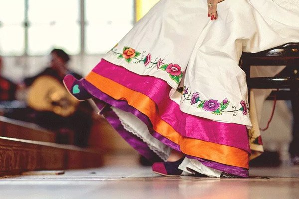Faldas de novia con motivos andinos