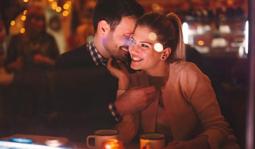 10 ideas para sorprender a tu pareja al volver a casa y avivar la llama del amor